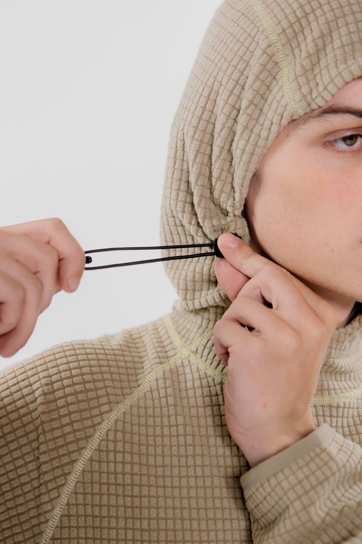 HUDSWELL PULLOVER GRID FLEECE HOODIE TAUPE