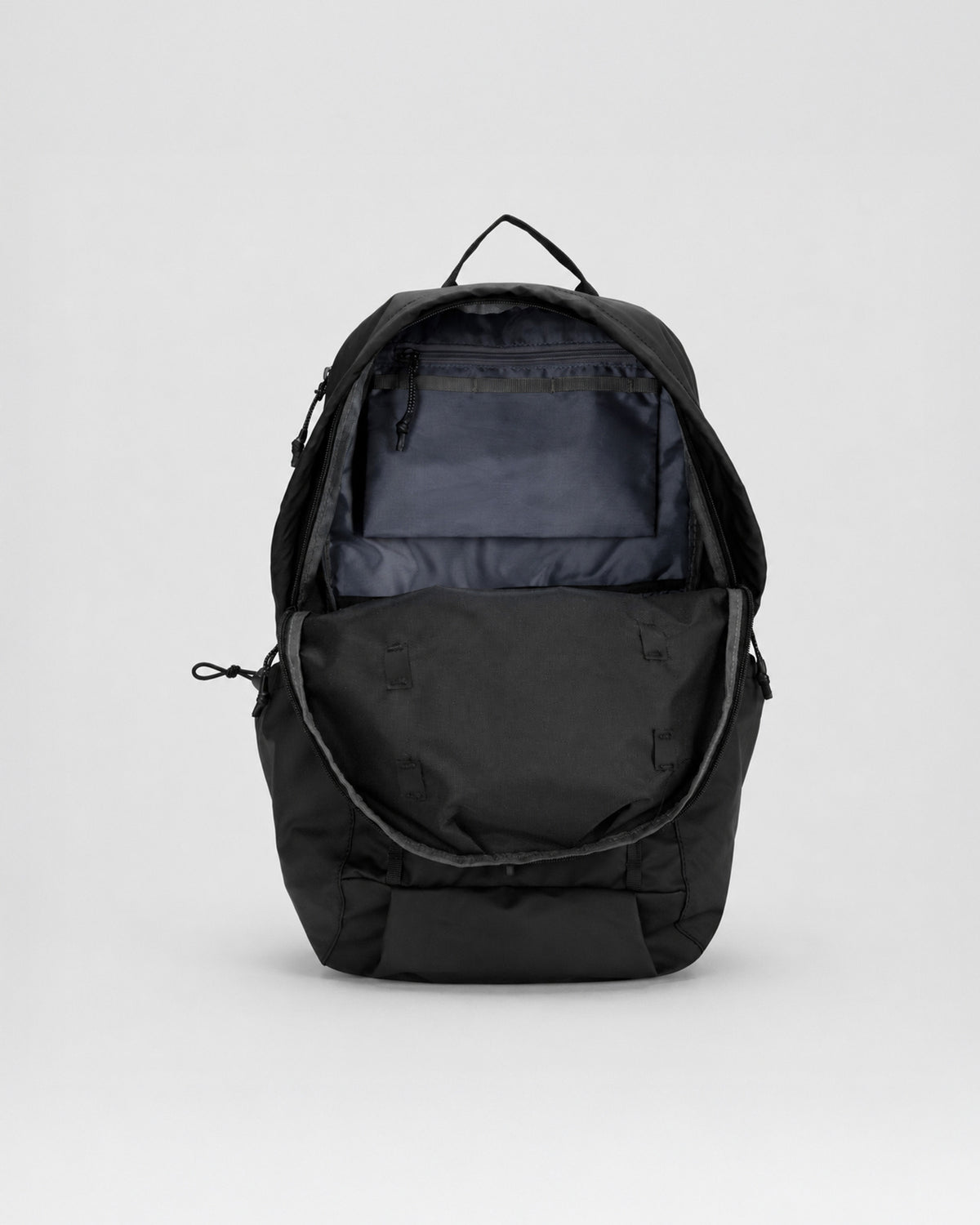 KILN HOODED ZIP TOP BACKPACK 22L