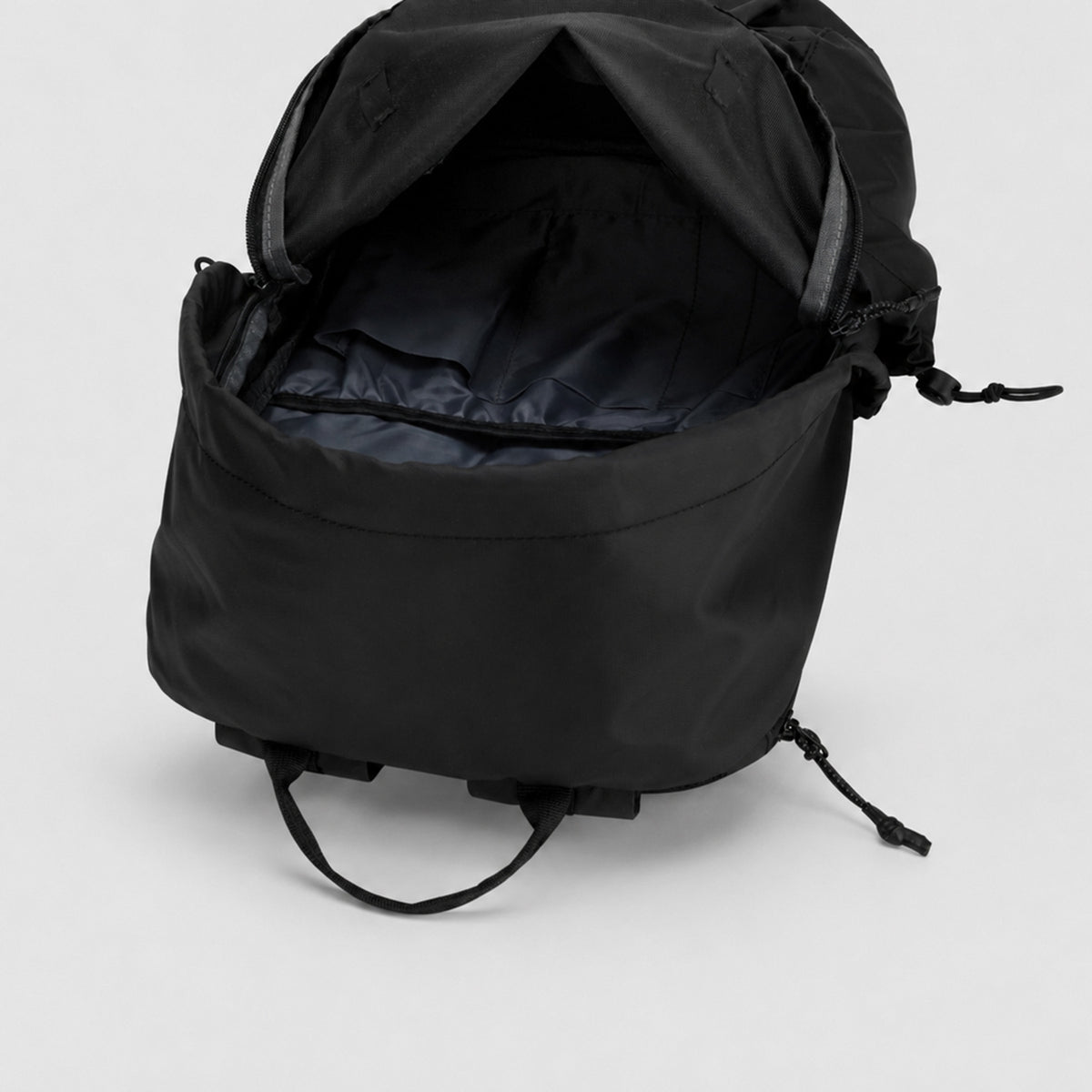 KILN HOODED ZIP TOP BACKPACK 22L