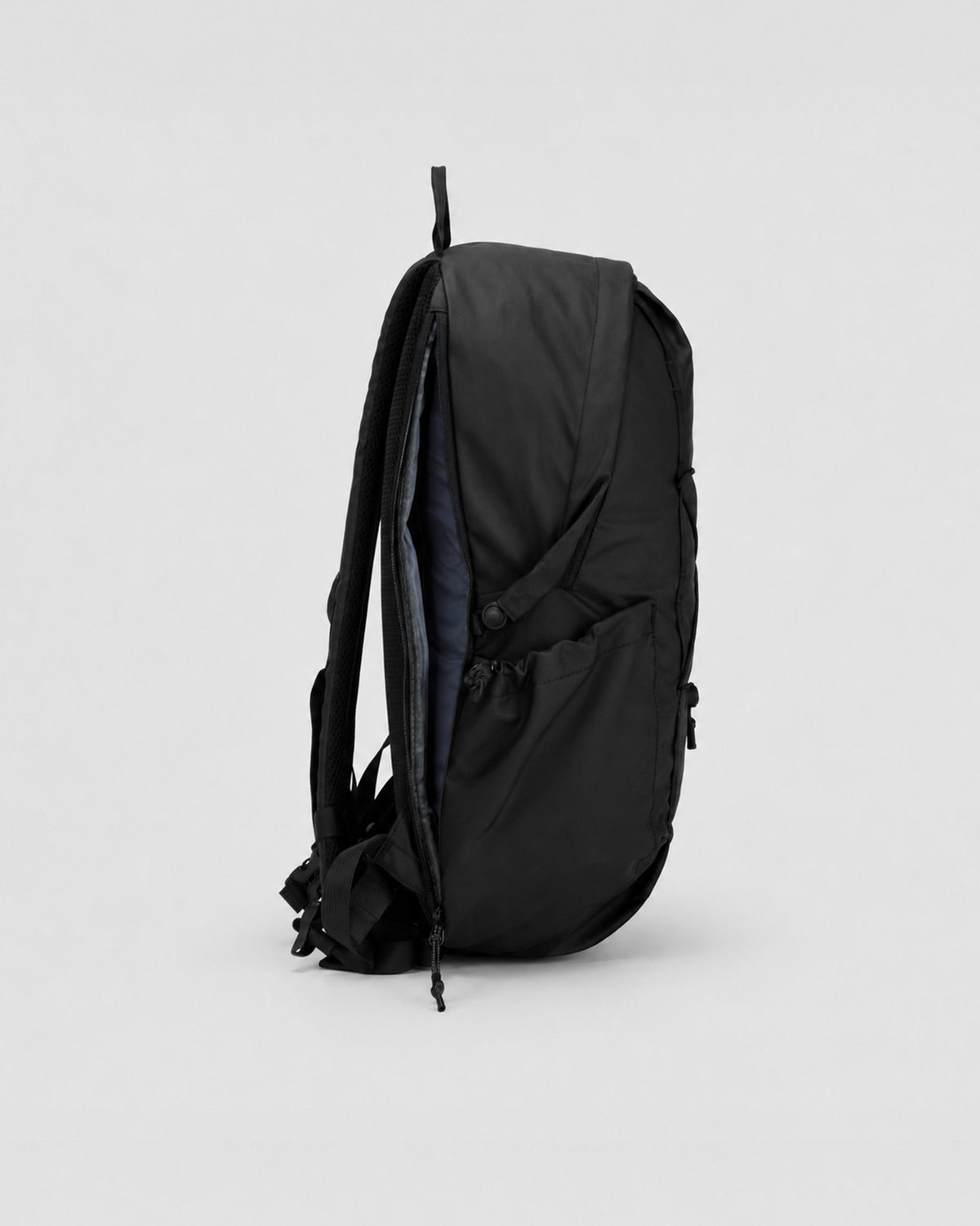 KILN HOODED ZIP TOP BACKPACK 22L