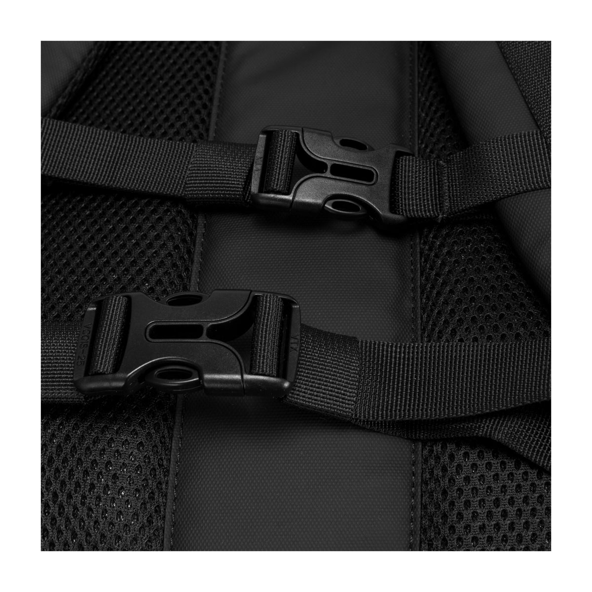KILN HOODED ZIP TOP BACKPACK 22L