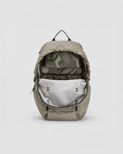 KILN HOODED ZIP TOP BACKPACK 22L