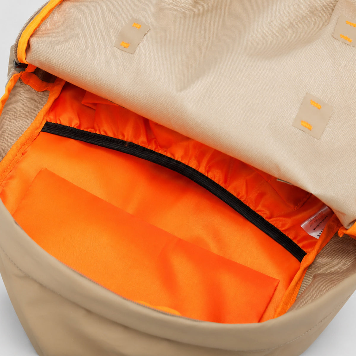 KILN HOODED ZIP TOP BACKPACK 22L